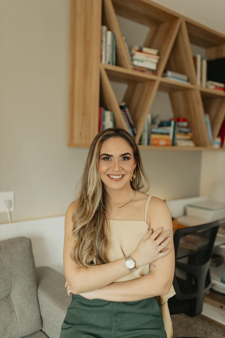Dra. Yuska Garcia em retrato profissional para Terapia de Regulação Emocional