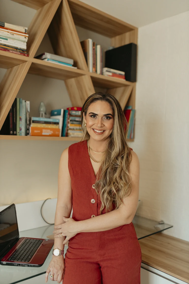 Dra. Yuska Garcia em retrato profissional para Psicoterapia voltada a Mulheres
